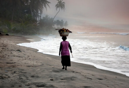 Frau am Stand, Ghana Reisen