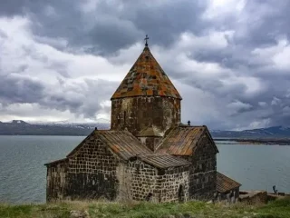 sevan-armenien-kirche